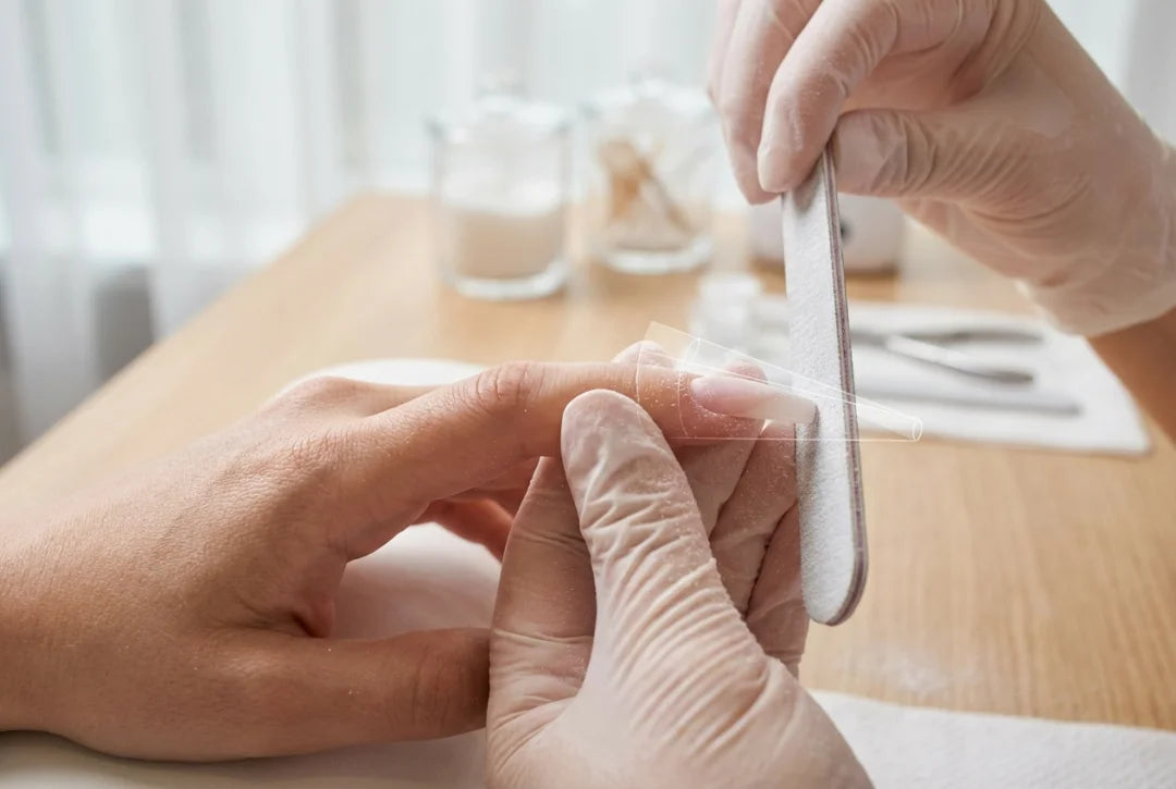 Paznokcie trumienki: jak budować kształt bez utraty wytrzymałości